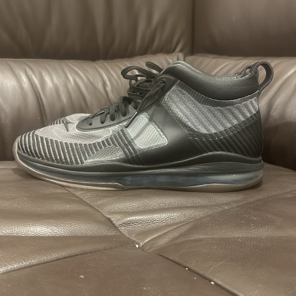 Lebron X John Elliott “icon” - Picture 3 of 5